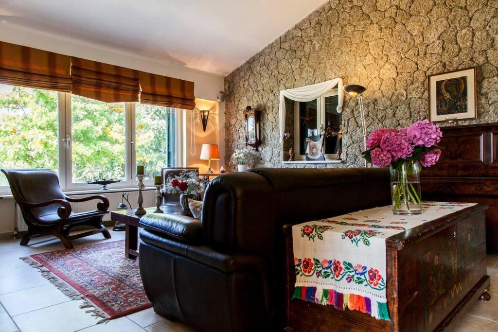 Gaia Villa *